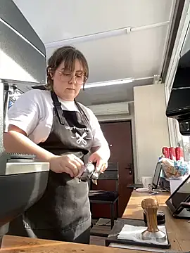 Snapshot of cinnabon_ chatting on February 12, 2025, 11:18 am cinnabon online show from February 12, 2025, 11:18 am