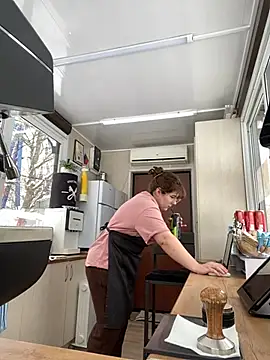 Snapshot of cinnabon_ chatting on February 24, 2025, 8:27 am cinnabon online show from February 24, 2025, 8:27 am