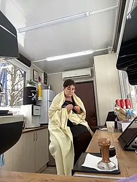 Snapshot of cinnabon_ chatting on February 24, 2025, 11:43 am cinnabon online show from February 24, 2025, 11:43 am