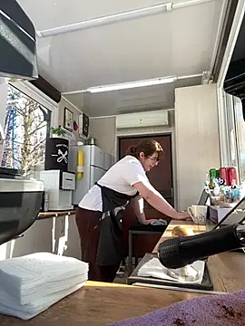 Snapshot of cinnabon_ chatting on March 2, 2025, 12:22 pm cinnabon online show from March 2, 2025, 12:22 pm