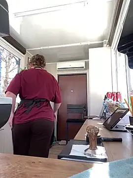 Snapshot of cinnabon_ chatting on March 9, 2025, 9:02 am cinnabon online show from March 9, 2025, 9:02 am