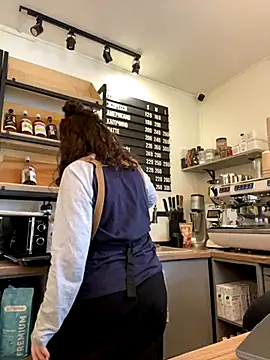 Snapshot of cinnabon_ chatting on October 4, 2025, 10:35 am cinnabon online show from October 4, 2025, 10:35 am