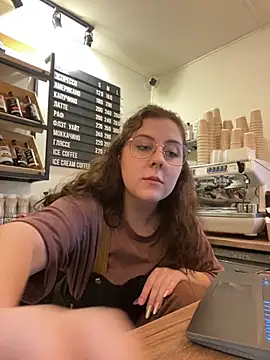 Snapshot of cinnabon_ chatting on October 6, 2025, 12:35 pm cinnabon online show from October 6, 2025, 12:35 pm