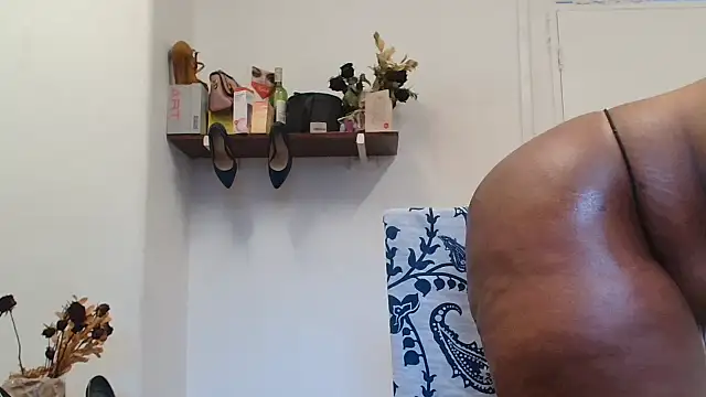 xTALLSEXYBUMx online show from September 29, 2025, 4:50 am