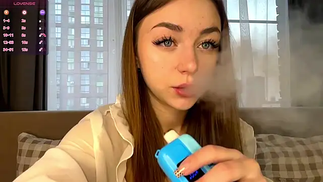 LindaFarmer online show from September 26, 2025, 4:05 am