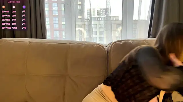 LindaFarmer online show from October 28, 2025, 4:16 am