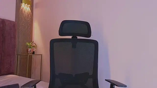 Emy leon online show from November 11, 2025, 7:03 pm