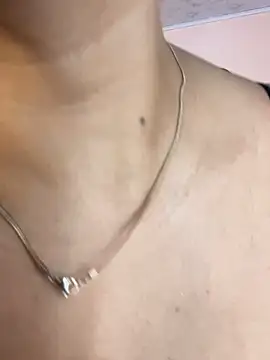 Emy leon online show from March 23, 2026, 8:02 pm