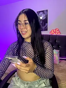 emily 22x online show from October 9, 2025, 3:37 am