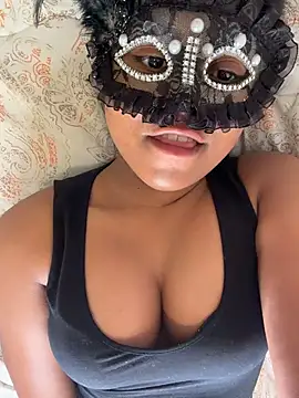 Snapshot of Bella_Luna18 chatting on February 13, 2026, 6:59 pm Bella Luna18 online show from February 13, 2026, 6:59 pm