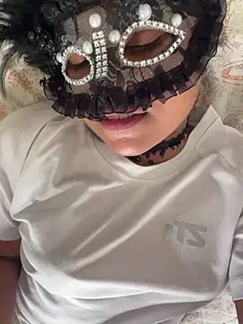 Snapshot of Bella_Luna18 chatting on April 3, 2026, 7:23 pm Bella Luna18 online show from April 3, 2026, 7:23 pm