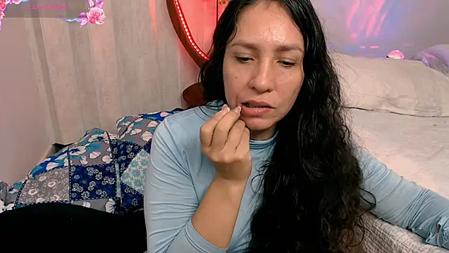 Snapshot of naihroby chatting on July 11, 2026, 5:32 am naihroby online show from July 11, 2026, 5:32 am
