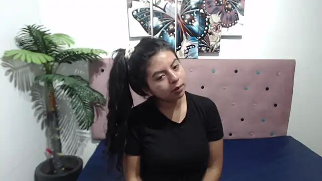 CarolineBrunx online show from March 15, 2025, 4:35 am