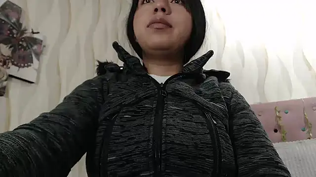 CarolineBrunx online show from September 10, 2025, 4:34 am