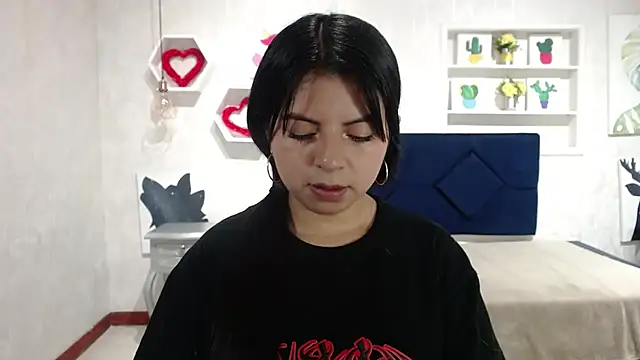 CarolineBrunx online show from October 6, 2025, 12:30 am