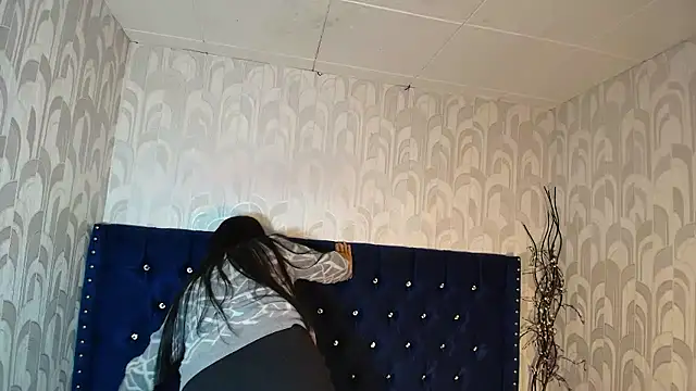 CarolineBrunx online show from January 13, 2026, 4:07 am