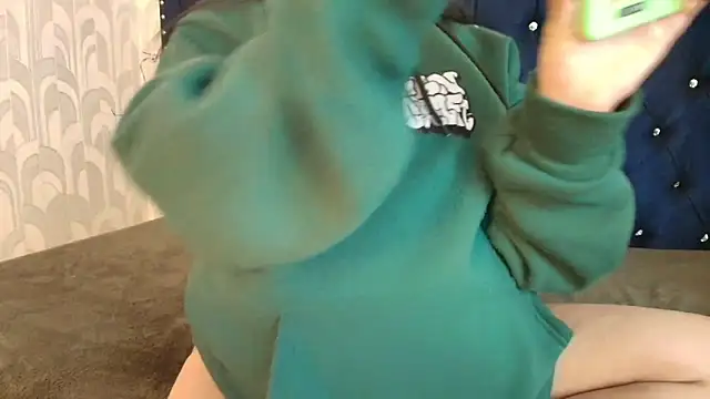 CarolineBrunx online show from April 18, 2026, 8:09 pm