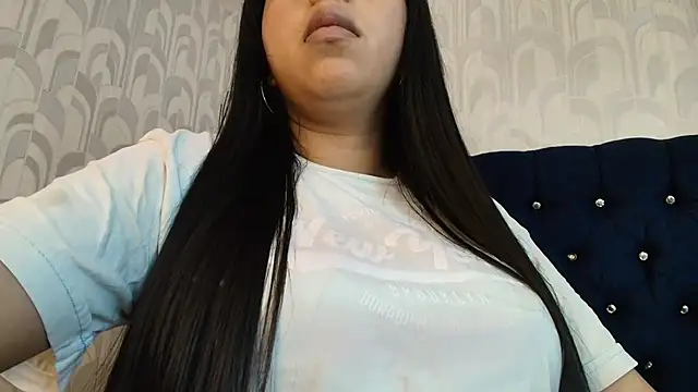 Snapshot of CarolineBrunx chatting on May 9, 2026, 9:31 pm CarolineBrunx online show from May 9, 2026, 9:31 pm