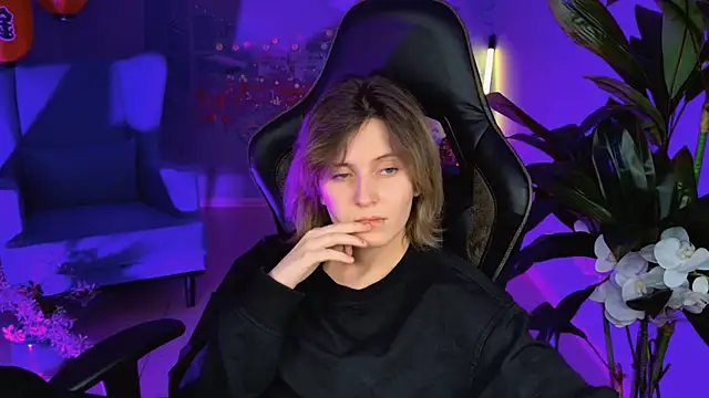 LolaAsmus online show from February 4, 2025, 8:13 am