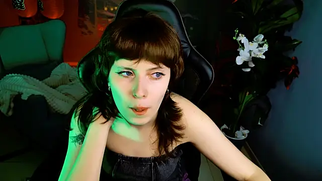 LolaAsmus online show from April 9, 2026, 3:50 pm