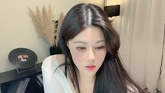 Strawberrybabyy1 online show from March 18, 2025, 2:48 pm