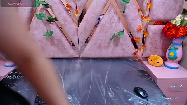 CataleyaLars20 online show from February 28, 2025, 3:37 pm