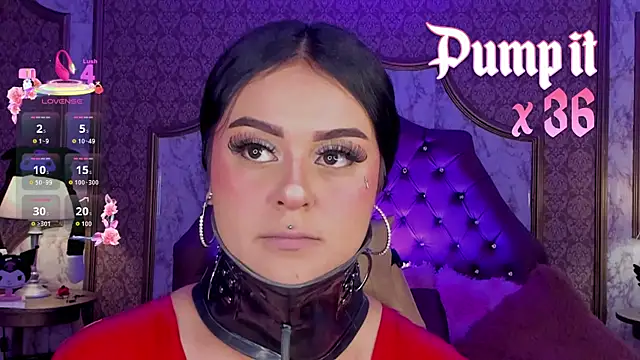 SoffiQueen online show from April 20, 2026, 2:42 pm