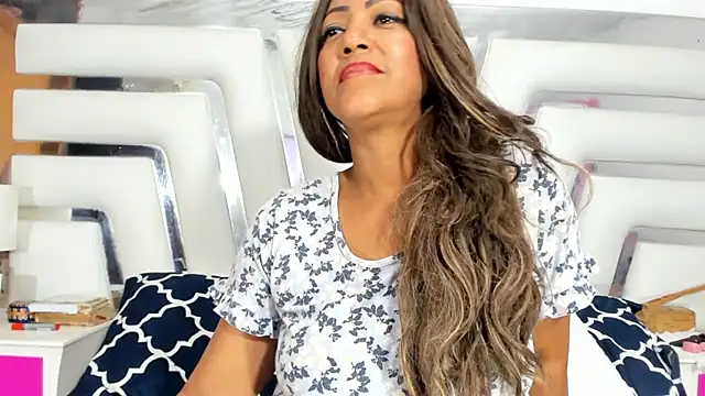 SaraaJhons online show from March 10, 2025, 4:03 pm