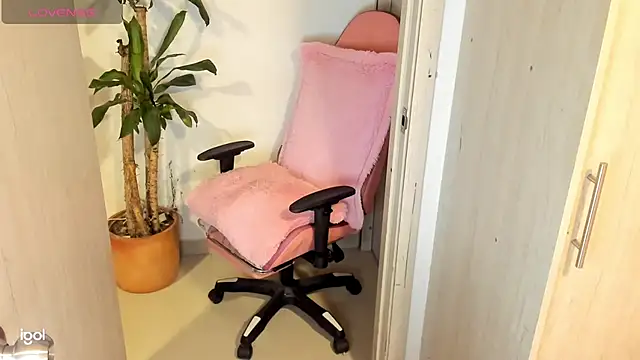 bruneettklaryss online show from January 19, 2025, 7:58 pm