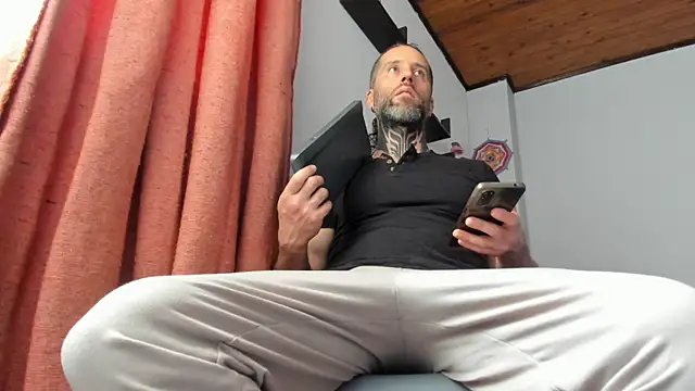 Antoniohot2024 online show from January 19, 2025, 5:49 pm