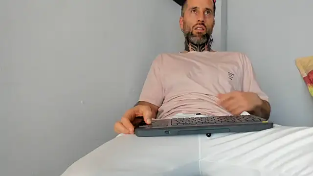 Antoniohot2024 online show from February 21, 2025, 9:22 pm