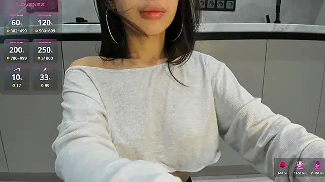 Mia Meow  online show from November 6, 2025, 8:32 pm