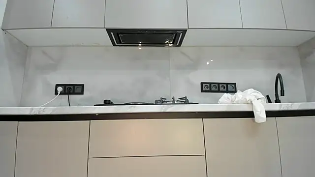 Mia Meow  online show from April 23, 2026, 12:29 pm