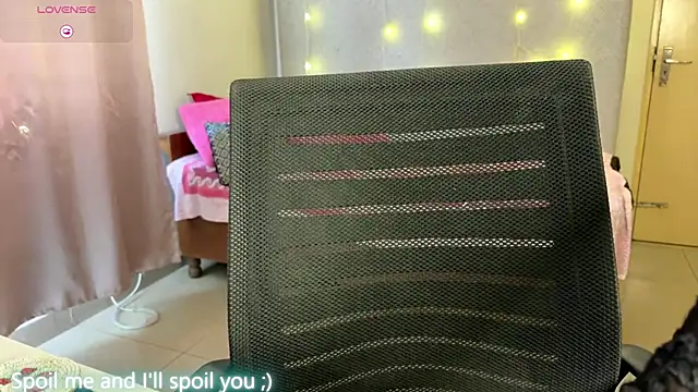 Snapshot of ohh_mona chatting on November 30, 2025, 5:11 am ohh mona online show from November 30, 2025, 5:11 am