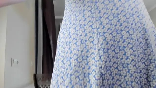 Emma Flin online show from November 27, 2025, 11:01 am