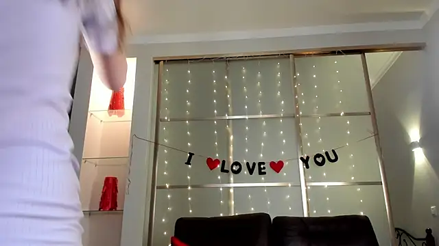 Emma Flin online show from April 23, 2026, 10:47 am