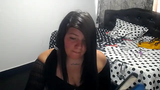 shopyymessyy online show from February 5, 2025, 9:40 pm