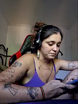 luuhcat09 online show from October 24, 2025, 6:15 pm