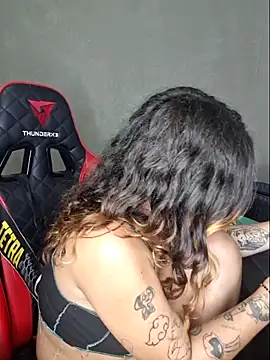 luuhcat09 online show from April 24, 2026, 8:22 pm