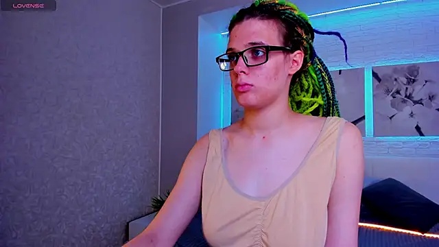 KIKI Krash online show from September 12, 2025, 10:04 am