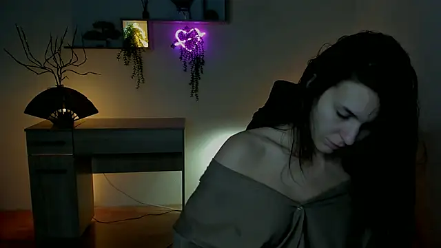 EricaPowers online show from December 9, 2024, 10:11 am