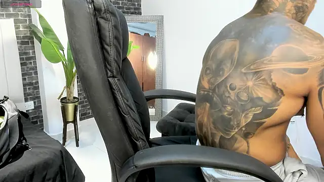 Snapshot of Dantesuarez28 chatting on March 14, 2026, 2:50 am Dantesuarez28 online show from March 14, 2026, 2:50 am