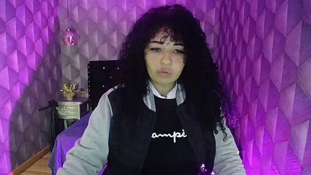 Sofiacowperx online show from February 28, 2025, 1:14 pm