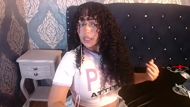 Sofiacowperx online show from November 17, 2025, 1:28 pm