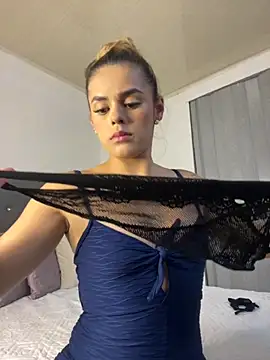 ZoeJohnsoon online show from October 25, 2025, 9:53 pm