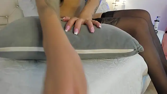 Clarisse28 online show from January 15, 2025, 9:51 pm