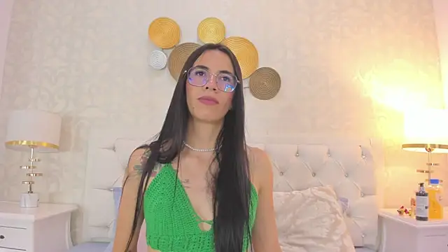 Clarisse28 online show from January 22, 2025, 7:45 pm