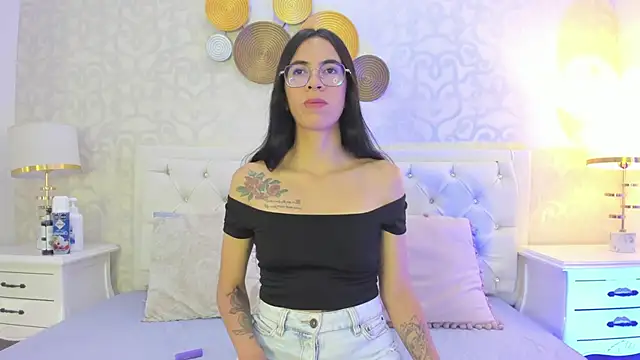 Clarisse28 online show from January 29, 2025, 7:00 pm