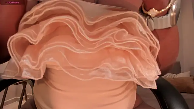 SavannahStorm online show from October 26, 2025, 1:06 pm