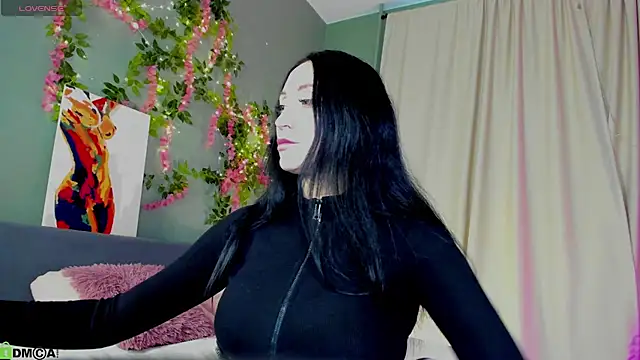 Margaret Clark  online show from April 21, 2026, 11:38 am